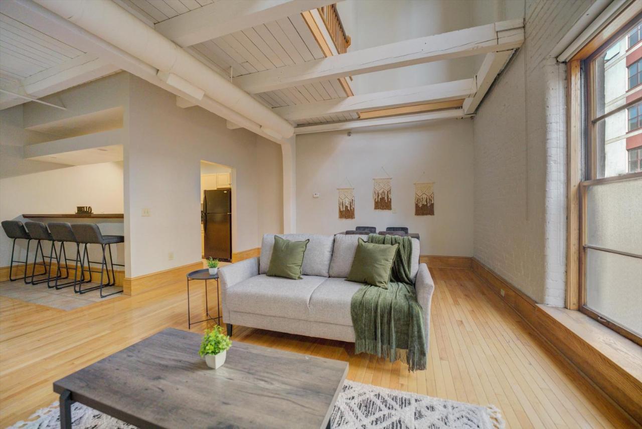 Frontdesk 2063 East 4Th Street Apts Downtown Cleveland Appartement Kamer foto